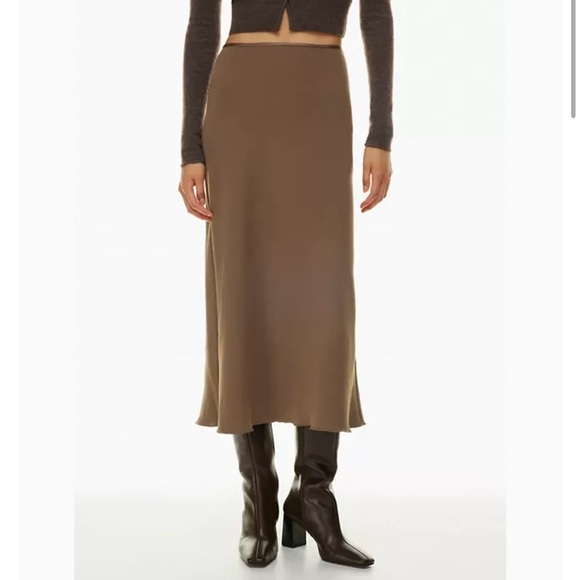 New aritzia Devotion Skirt - Picture 2 of 6